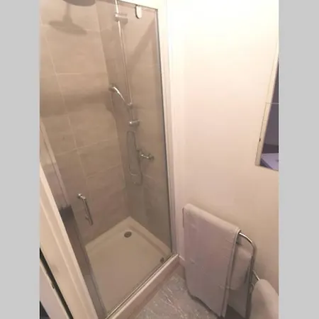 Comme Une Maison Rue Courcelles ריימס