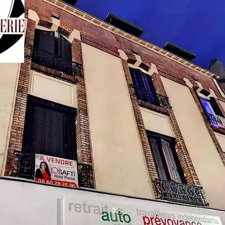 Comme Une Maison Rue Courcelles ריימס