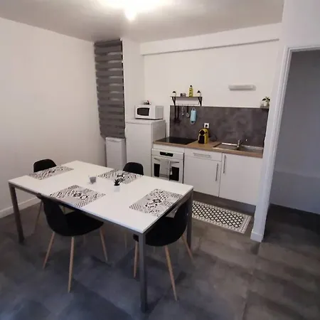 Comme Une Maison Rue Courcelles *